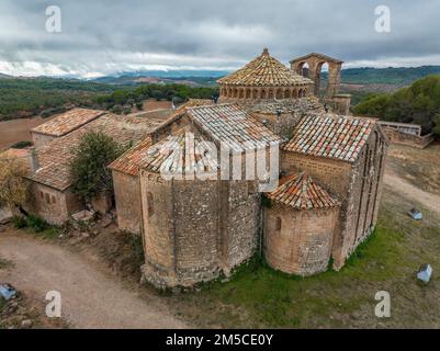 Chiesa romanica di Sant Cugat de Salou o Raco in Navas (Bages) Catalogna. Spagna. Pianta a croce greca e decorazione lombarda, 10th ° secolo, vista di dettaglio Foto Stock