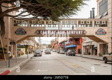 Storico Cannery Row a Monterey, California, reso famoso dai romanzi di John Steinbeck Foto Stock