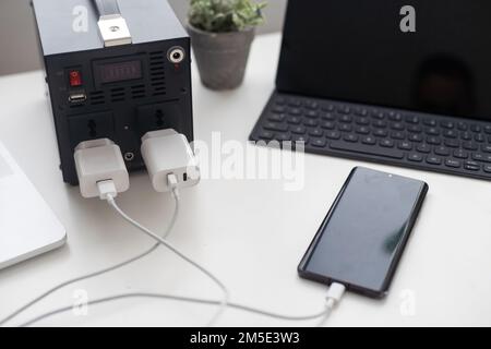 Stazione di ricarica portatile multitasking, tecnologia Power. Foto Stock