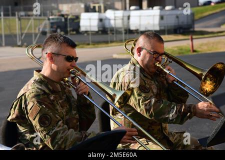 BASE DELLA GUARDIA NAZIONALE AEREA MCGHEE TYSON, Tenn-- gli Airmen nella fascia della guardia nazionale aerea del sud cogliete l'occasione per esercitarvi qui. Sessioni di pratica aiutano l'unità a completare la sua visione per promuovere impressioni positive e durature dell'aeronautica e degli Stati Uniti d'America. Foto Stock