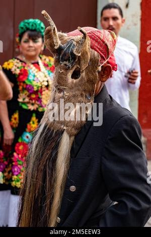 Danza de los Diablos o Danza dei Diavoli di Santiago Llano Grande al Guelaguetza Festival di Oaxaca, Messico. Foto Stock