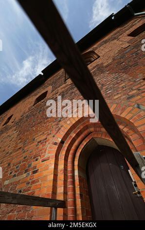 Vadstena kungsgård, o Vadstena kungshus, era un palazzo reale e una tenuta reale situata a Vadstena, Östergötland, Svezia. L'edificio ha avuto diversi nomi nel corso degli anni, come il palazzo di Bjälboätten, Folkungapalatset, il palazzo del re, Krigsmanshuset e Nunneklostret Foto Stock