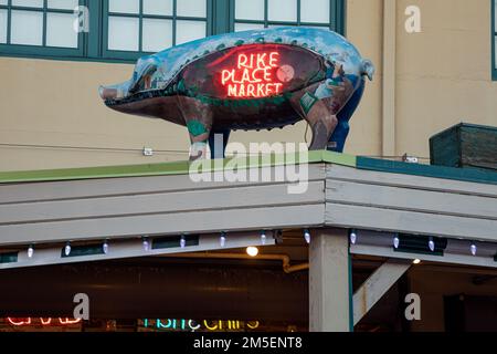 WA22869-00...WASHINGTON - il maiale del Pike Place Market. Foto Stock