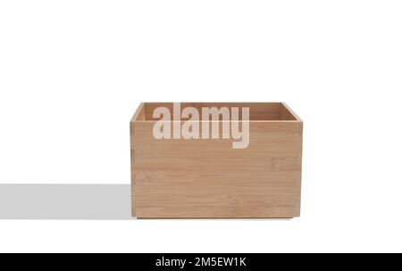 Una scatola di legno vuota su sfondo bianco Foto Stock