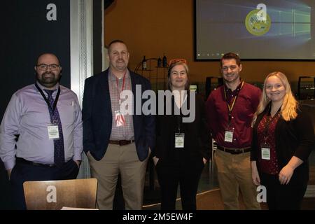 Professori e studenti della Mercyhurst University partecipano all'esercizio Cyber Impact 22 a Buffalo, New York, 9 marzo 2022. Dal 8 al 10 marzo 2022, il Cyber Impact Exercise comprende oltre 150 partecipanti provenienti da 12 Guardia Nazionale dell'Armata, due unità della Riserva dell'Armata, oltre a locali, statali, federali, privati, accademici, E partner canadesi. Il comando di polizia militare del 46th della Guardia Nazionale del Michigan fornisce comando e controllo ai membri del servizio del Dipartimento della Difesa che collaborano e si addestrano con le autorità civili per rispondere efficacemente a un incidente significativo o a un evento catastrofico complesso che richiede un cittadino Foto Stock