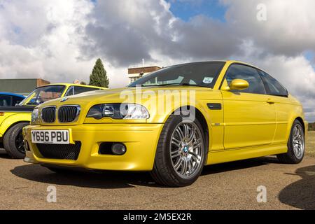 2001 BMW M3 ‘Y696 PBU’ in mostra al Bicester Heritage Scramble festeggiando i 50 anni della divisione Motorsport BMW M. Foto Stock