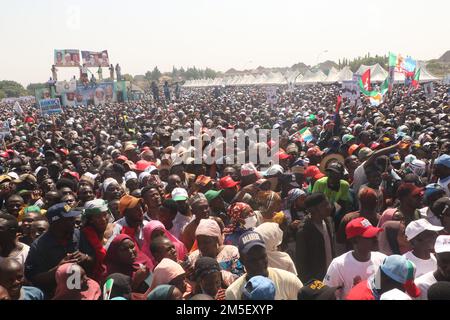 I sostenitori di Asiwaju Bola Ahmed Tinubu, candidato presidenziale del congresso all progressive (APC), che è il partito al governo della Nigeria, partecipano a una campagna elettorale in vista delle elezioni presidenziali del 2023 a Jos, Stato dell'altopiano. Nigeria. Foto Stock