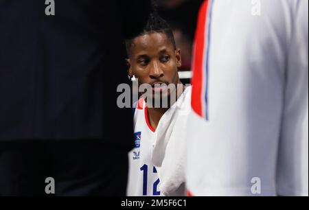 Belgrado, Serbia, 16 dicembre 2022. Will Clyburn di Anadolu Efes Istanbul reagisce durante la partita Eurolega della Turkish Airlines del 2022/2023 tra Partizan Mozzart Bet Belgrado e Anadolu Efes Istanbul alla Stark Arena di Belgrado, Serbia. Dicembre 16, 2022. Credito: Nikola Krstic/Alamy Foto Stock