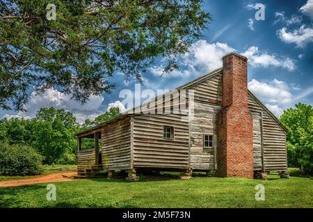 La vecchia cabina di Dan Lawson nella sezione Cades Cove del Parco Nazionale delle Great Smoky Mountains è stata dichiarata sia come residenza che come Cades Foto Stock