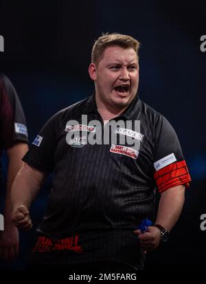 Martin Schindler reagisce durante l'undici° giorno del Cazoo World Darts Championship all'Alexandra Palace, Londra. Data immagine: Mercoledì 28 dicembre 2022. Foto Stock