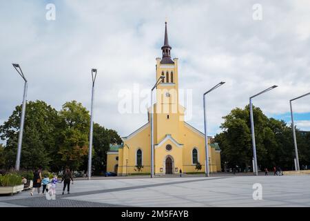 Tallinn, Estonia - 4 settembre 2022: Jaani Kirik o St. Chiesa di Giovanni sulla piazza della libertà a Tallinn. Foto Stock