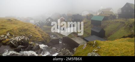 Mykines frazione nella nebbia Foto Stock