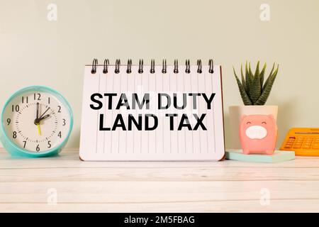 SDLT - Stamp Duty Land Tax scrivere su una carta sulla scrivania dell'ufficio. Foto Stock