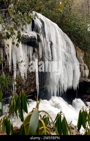 Cascate di Slick Rock in inverno - Pisgah National Forest - vicino a Brevard, North Carolina USA Foto Stock