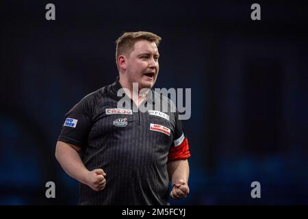 Martin Schindler reagisce durante l'undici° giorno del Cazoo World Darts Championship all'Alexandra Palace, Londra. Data immagine: Mercoledì 28 dicembre 2022. Foto Stock