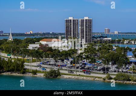 Splendida vista del porto di Miami Beach, dei sobborghi e degli yacht sul porticciolo Foto Stock