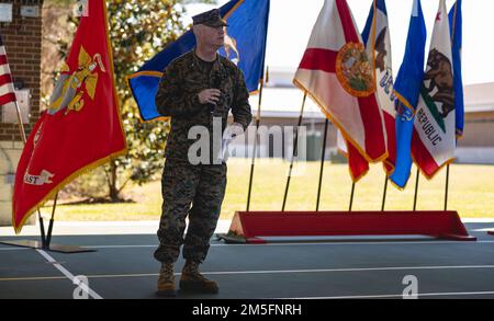 STATI UNITI Hyla, comandante con il reggimento del Guerriero ferito, base del corpo dei Marine (MCB) Quantico, Virginia, parla durante la cerimonia di chiusura dei processi del corpo dei Marine del Guerriero ferito del 2022 a Camp Lejeune, North Carolina, 14 marzo 2022. Il Marine Corps Trials è una competizione sportiva adattiva annuale che promuove uno spirito guerriero competitivo, costruisce cameratismo e fornisce un luogo di incontro per i partecipanti selezionati per i Giochi Guerrieri DoD 2022. Foto Stock