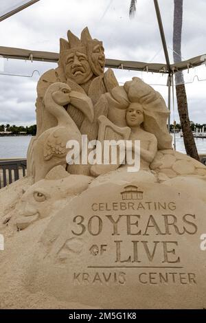 Una scultura di sabbia di Mark Mason e del Team Sandtastic celebra 30 anni di spettacoli dal vivo al Kravis Center a West Palm Beach, Florida, USA. Foto Stock