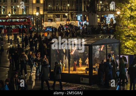 London Embankment e dintorni di Trafalgar Square a Natale Foto Stock