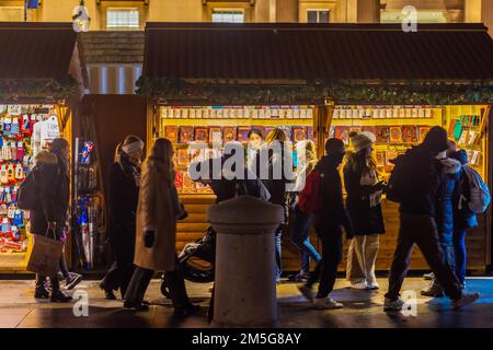 London Embankment e dintorni di Trafalgar Square a Natale Foto Stock