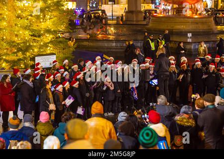 London Embankment e dintorni di Trafalgar Square a Natale Foto Stock