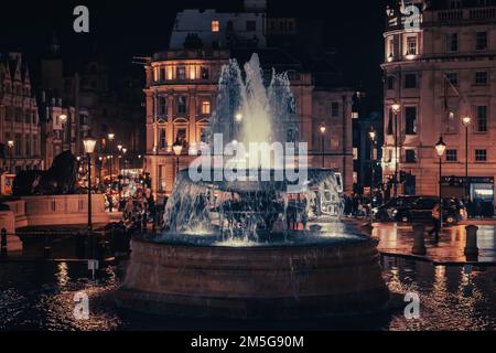 London Embankment e dintorni di Trafalgar Square a Natale Foto Stock