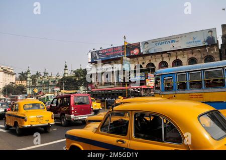 Ambasciatore giallo taxi di Calcutta, in India. Foto Stock