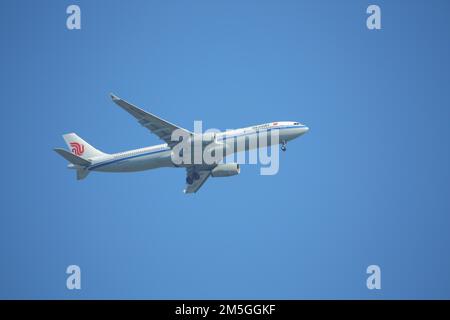 Air China Airbus A330 velivolo passeggeri in avvicinamento a Francoforte, meno, Assia, Germania Foto Stock