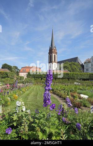 Il Giardino del Principe Giorgio e la Torre della Chiesa di San Elisabeth a Darmstadt, Bergstrasse, Assia, Germania Foto Stock