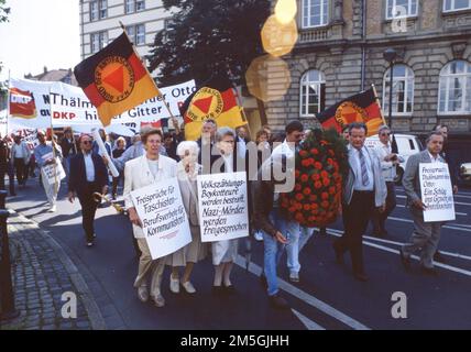 Duesseldorf. Rally del VVN (Associazione dei perseguitati del regime nazista) e del Partito comunista tedesco (DKP) il 17. 8. 1988 davanti al Foto Stock