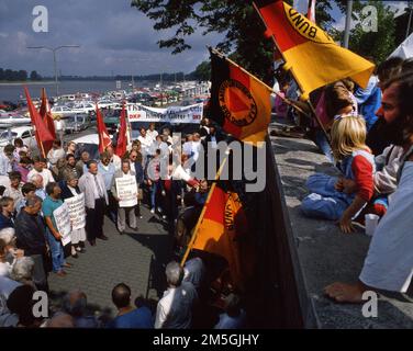 Duesseldorf. Rally del VVN (Associazione dei perseguitati del regime nazista) e del Partito comunista tedesco (DKP) il 17. 8. 1988 davanti al Foto Stock