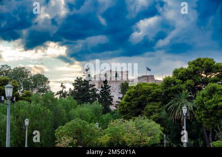 Vista del Partenone sull'Acropoli. Foto scattata dallo stadio Panathenaico di fronte, Atene, Grecia Foto Stock