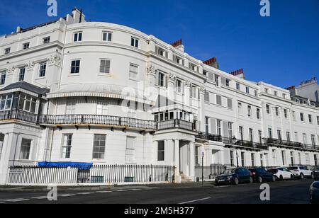 Fife House il Kemp Town Estate a Brighton , Sussex , Inghilterra UK - Fife House, No 1, Lewes Crescent, è un edificio classificato di primo grado a Kemp Town, Brighton, Regno Unito, che in precedenza era di proprietà del Duca di Devonshire e del Duca di Fife. Credit Simon Dack Foto Stock