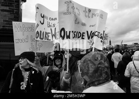 Il raduno dell'Istituto educativo di Scozia si è tenuto a Glasgow Green dopo una mattinata di attività di picket nelle scuole di tutto il paese Foto Stock