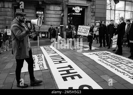 Lo sciopero di Glasgow ha protestato contro la solidarietà in risposta al fatto che il primo ministro Rishi Sunak si è insediato come primo ministro britannico Foto Stock