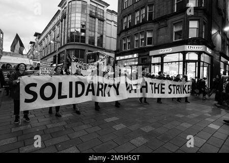 Lo sciopero di Glasgow ha protestato contro la solidarietà in risposta al fatto che il primo ministro Rishi Sunak si è insediato come primo ministro britannico Foto Stock