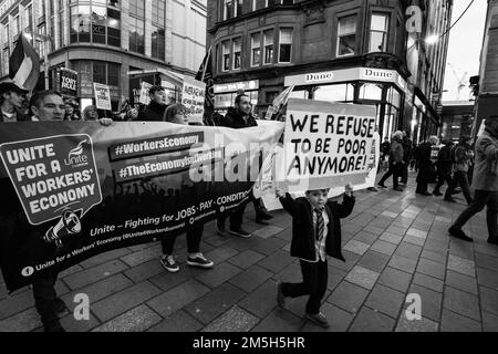 Lo sciopero di Glasgow ha protestato contro la solidarietà in risposta al fatto che il primo ministro Rishi Sunak si è insediato come primo ministro britannico Foto Stock