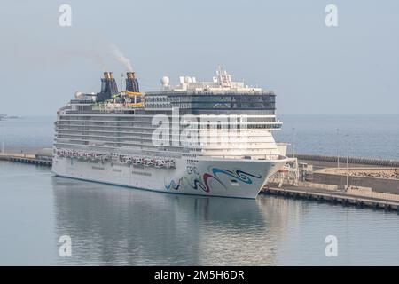 Nave da crociera Norwegian Epic nel porto di Civitavecchia, Italia, il 04 maggio 2022. Foto Stock