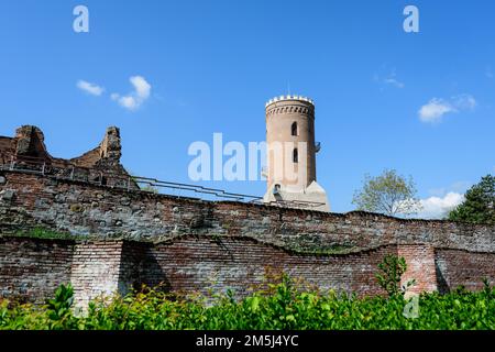 Parco Chindia (Parcul Chindia) vicino agli antichi edifici in pietra e alle rovine della Corte reale di Targoviste (Curtea Domneasca) nella parte storica di Foto Stock