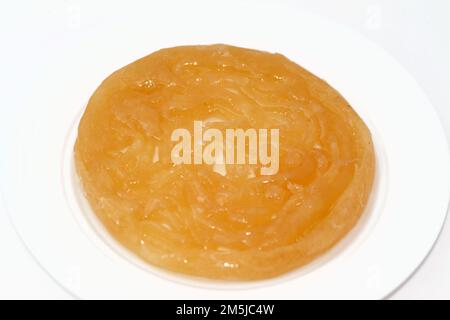 Egyptian Meshabek, è un dolce arrotondato fatto da una pastella croccante fritta imbevuta in miele o sciroppo di zucchero. Il suo nome si traduce in (twisted), Foto Stock