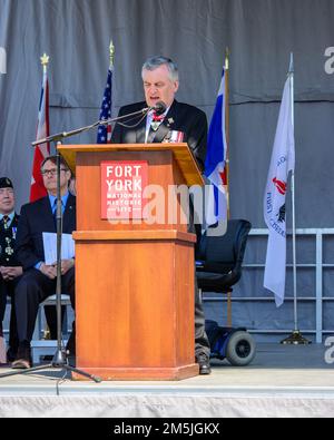 David Charles Onley, governatore tenente dell'Ontario, parla pubblicamente dal podio sul palco di Fort York Foto Stock