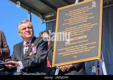 David Charles Onley, governatore tenente dell'Ontario, svela una targa storica a Fort York Foto Stock