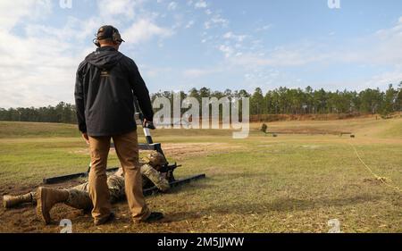Più di 220 soldati hanno gareggiato nei 2022 Stati Uniti Campionati di armi leggere dell'esercito a Fort Benning, Georgia 13-19 marzo. Il concorso della durata di una settimana, noto come All Army, è un concorso annuale ospitato dagli Stati Uniti Unità di Marktmanship dell'esercito (USAMU) in collaborazione con il centro di Eccellenza di manovra (MCOE) che riunisce i soldati da tutte le componenti: Servizio attivo, riserva, guardia nazionale e ROTC. Durante questo evento di marcature, i soldati hanno gareggiato in nove diversi corsi di fuoco e sparato oltre 146.000 giri di fucile e munizioni a pistola. Benchè tutta l'esercito guadagna i soldati ambiti trofei e. Foto Stock