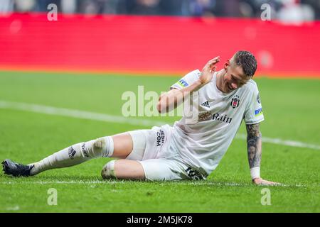 ISTANBUL, TURCHIA - 29 DICEMBRE: WOUT Weghorst di Besiktas reagisce durante la partita turca Super Lig tra Besiktas e Adana Demirspor allo Stadion Vodafone Park il 29 dicembre 2022 a Istanbul, Turchia (Foto di Orange Pictures) Foto Stock