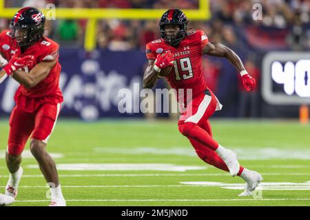 Texas Tech Red Raiders ricevitore ampio Loic Fouonji (19) corre dopo la cattura contro i ribelli Ole Miss durante il TaxAct Texas Bowl 2022, Mercoledì, Foto Stock