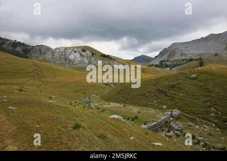 Paesaggio al Parco Nazionale dei Prati di mezzo in Abruzzo, Lazio e Molise. Foto Stock