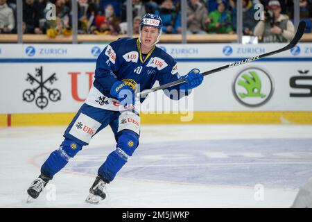 Davos, Svizzera. 29th Dec, 2022. 29.12.2022, Davos, Eistadion Davos, Spengler Cup: HC Davos - IFK Helsinki, Dennis Rasmussen di Davos (Andrea Branca/SPP-JP) Credit: SPP Sport Press Photo. /Alamy Live News Foto Stock