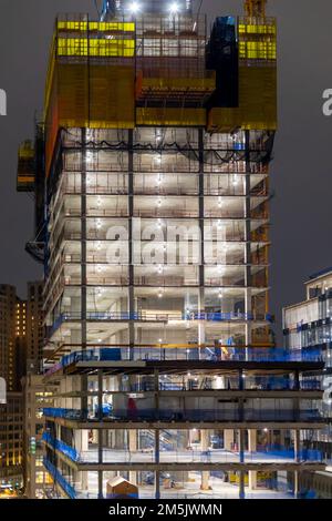 Detroit, Michigan - costruzione di un grattacielo che sarà uno degli edifici più alti del Michigan. L'edificio, sul sito del vecchio Hudson's. Foto Stock