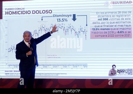 Città del Messico, Messico. 29th Dec, 2022. Il presidente messicano Andres Manuel Lopez Obrador durante una conferenza con i giornalisti al Palazzo Nazionale di Città del Messico, Messico il 29 dicembre 2022 a Città del Messico, Messico (Credit Image: © Luis Barron/eyepix via ZUMA Press Wire) Foto Stock