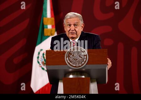 Città del Messico, Messico. 29th Dec, 2022. Il presidente messicano Andres Manuel Lopez Obrador durante una conferenza con i giornalisti al Palazzo Nazionale di Città del Messico, Messico il 29 dicembre 2022 a Città del Messico, Messico (Credit Image: © Luis Barron/eyepix via ZUMA Press Wire) Foto Stock